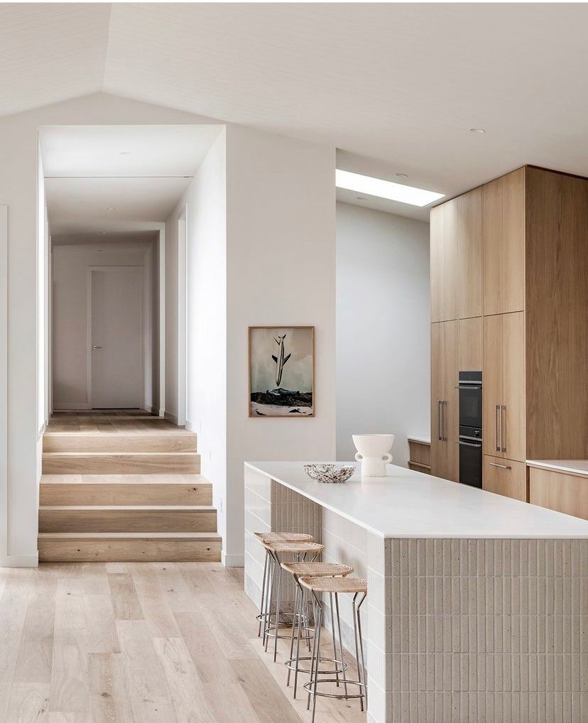 проектируем с учетом подключения необходимого кухонного оборудования 
стены и потолок - гипсокартон под покраску
полы - ламинат, ПВХ плинтуса
осветительные приборы, розетки и выключатели
лестница деревянная или на металлокаркасе